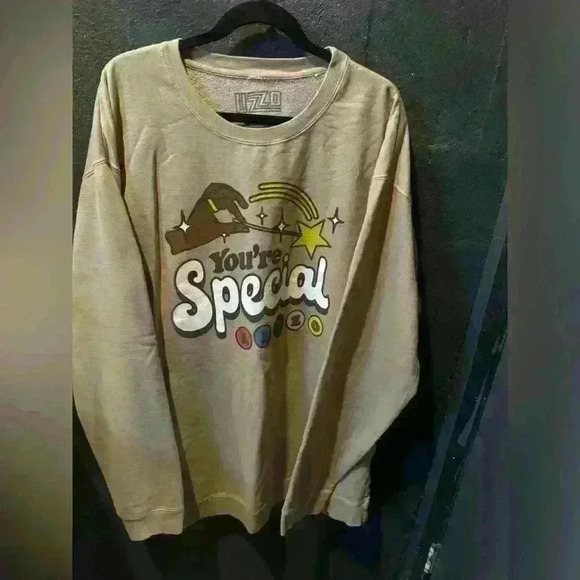 Women’s Lizzo Sasha Be Fluting Homecoming Crewneck Oversized Sweatshirt Size 2XL - Picture 1 of 5